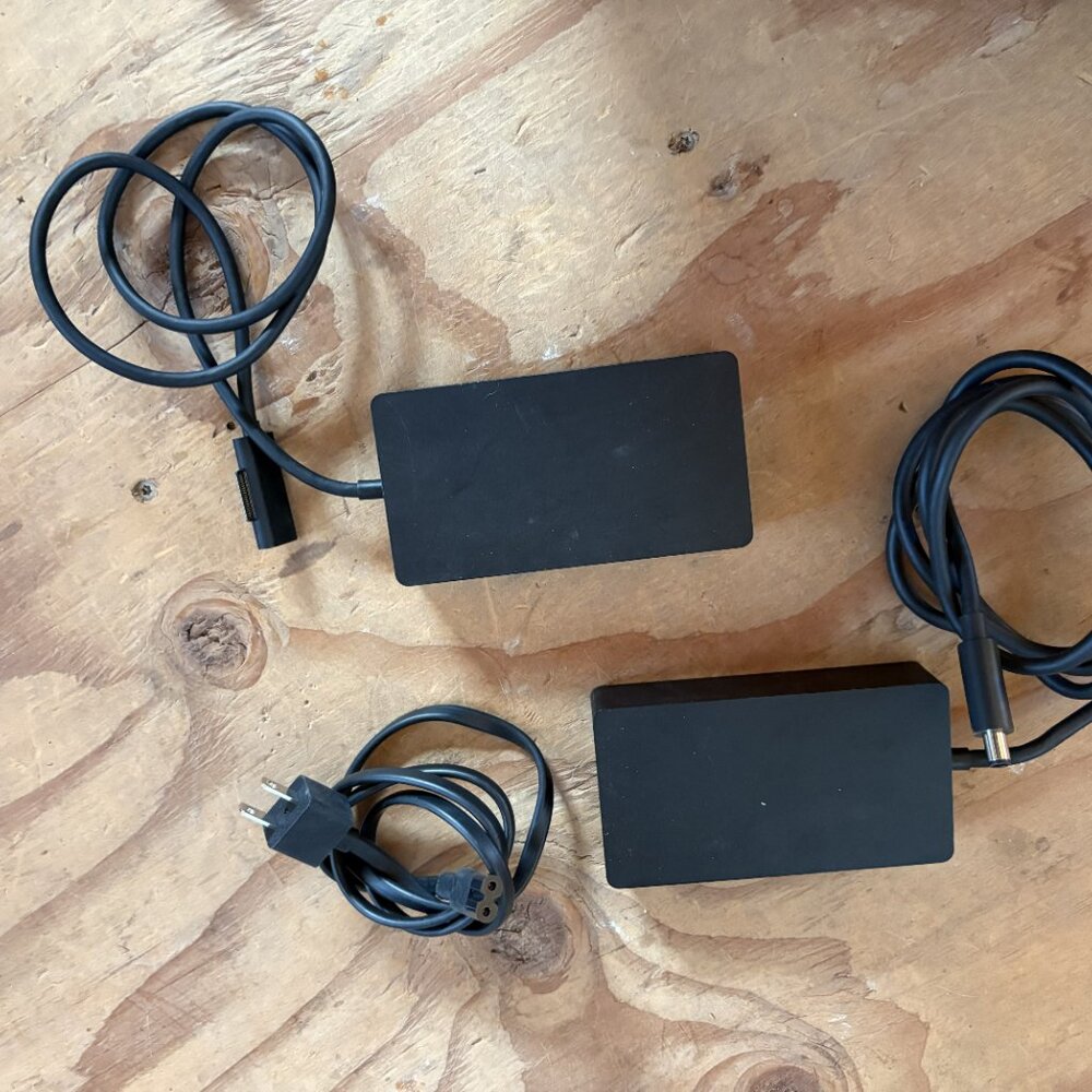 Microsoft Surface Dock 2 Docking Station + HDMI Cable RARE - Picture 5 of 8